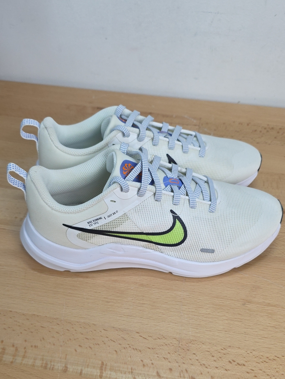 Nike Light Mint Green Running Sneakers with Neon Lime Swoosh Size 7